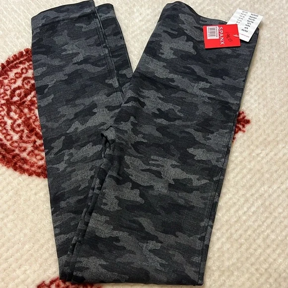 NWT SPANX Camouflage Print Leggings - Picture 2 of 8